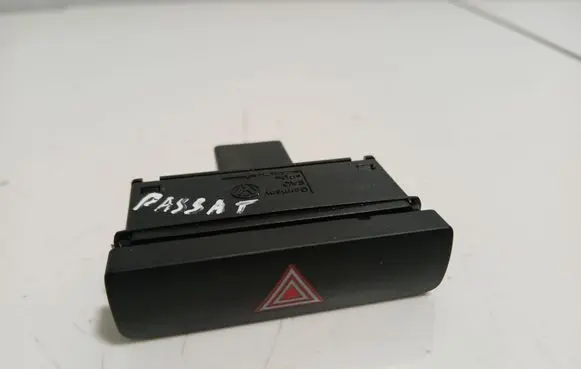 Volkswagen PASSAT B7 Hazard light switch 3AA953509