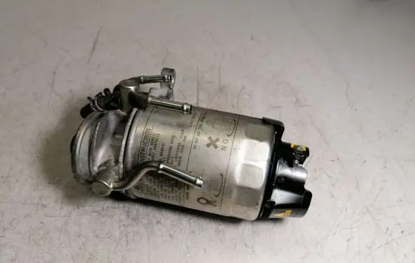 Toyota Avensis T270 Fuel filter housing 2339064480