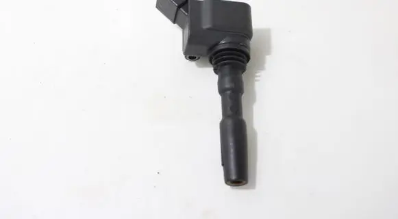 Volkswagen Jetta VI High voltage ignition coil 04E905110M