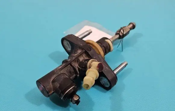 Clutch slave cylinder