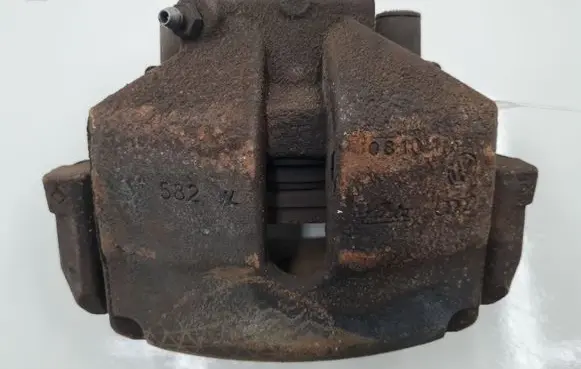 Volkswagen Golf VI Front brake caliper