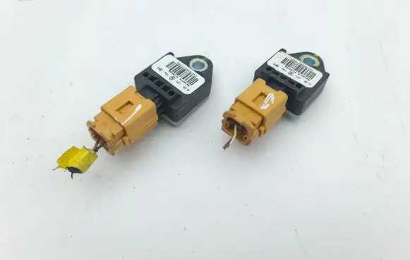 Maserati Quattroporte Airbag deployment crash/impact sensor