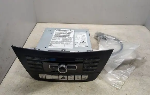 Mercedes-Benz C W204 Navigation unit CD/DVD player A2049015204 A2049004714 A2129022909