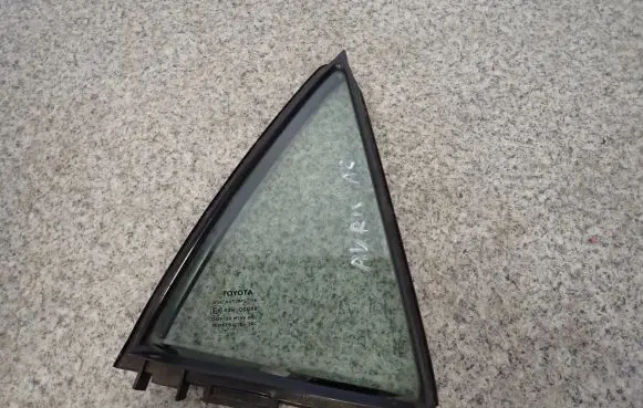 Toyota Auris 150 Sliding door window/glass 