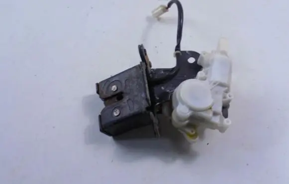 Mazda 3 I Tailgate/trunk/boot lock/catch/latch