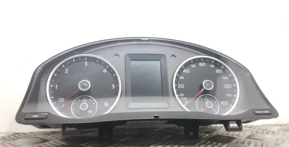 Volkswagen Tiguan Speedometer (instrument cluster) 5N0920971E