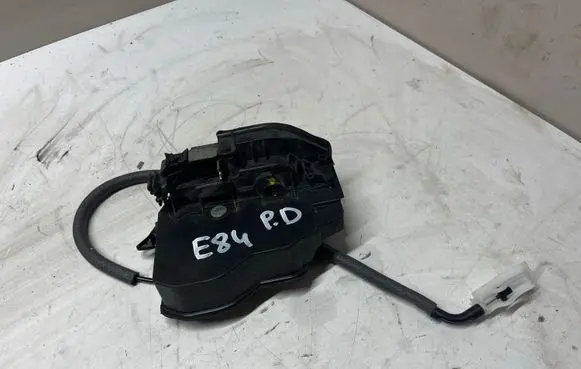 BMW X1 E84 Front door lock 7229458