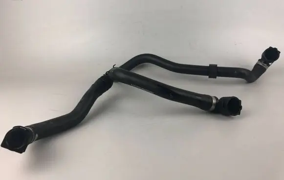 Engine coolant pipe/hose