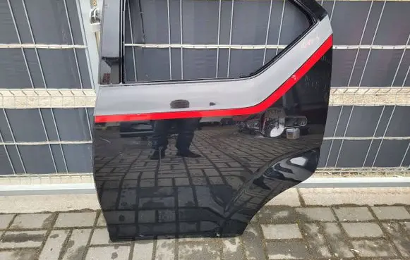 Suzuki Ignis Rear door