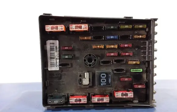 Volkswagen PASSAT B6 Fuse box set 3C0937125