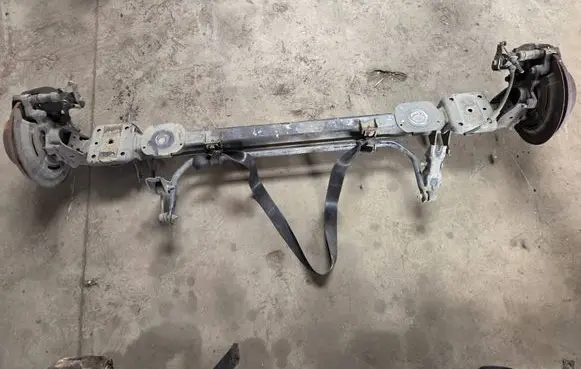 Renault Master III Rear axle beam