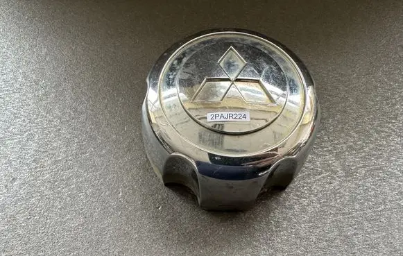 Mitsubishi Pajero Original wheel cap MB816581