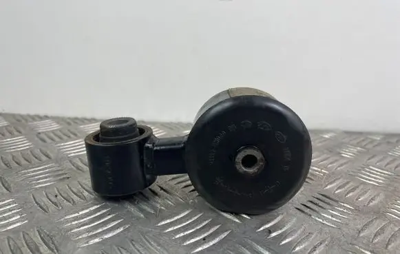 KIA Sorento Engine mount bracket