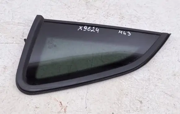Volkswagen Polo VI Rear side window 