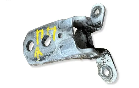 Nissan Juke I F15 Front door upper hinge