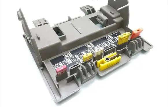 Renault Scenic II - Grand scenic II Fuse module 8200241433C