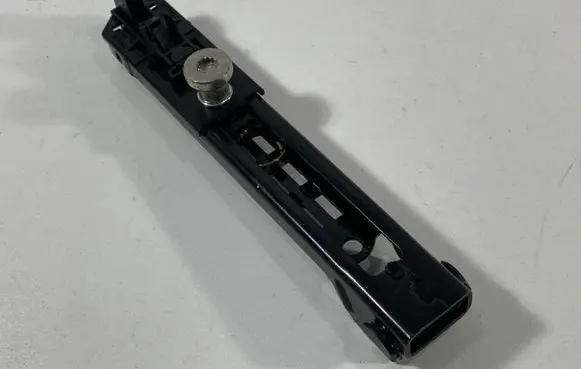 Volkswagen Golf VI Seat belt adjustment motor 1T0857819B