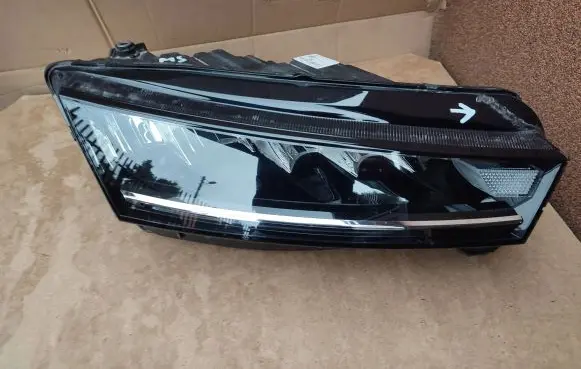 Skoda Octavia Mk4 Headlight/headlamp 5E4941016 LE18A6418 030111823200