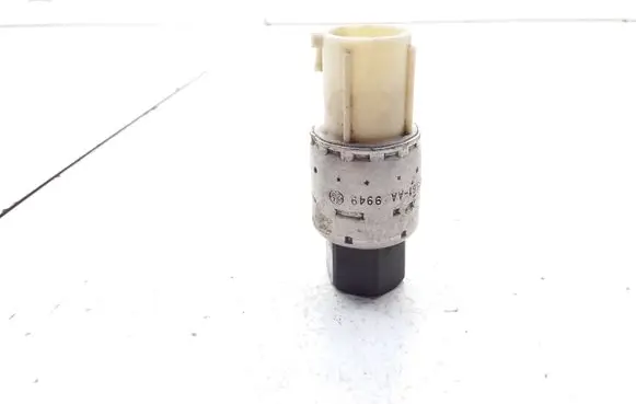 Ford Focus Air conditioning (A/C) pressure sensor 95BW19E561AA