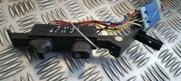 Nissan Primera Electric window control switch