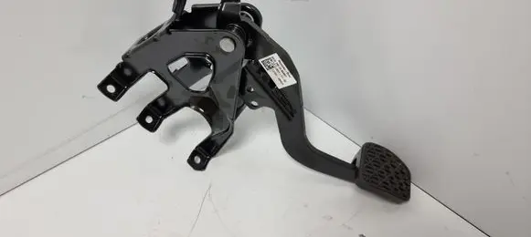 Mercedes-Benz Sprinter W907 W910 Brake pedal 9102902300