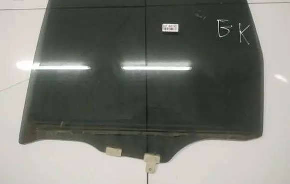 Nissan X-Trail T30 Rear door window glass 
