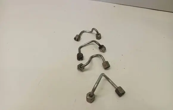 Fuel injector supply line/pipe