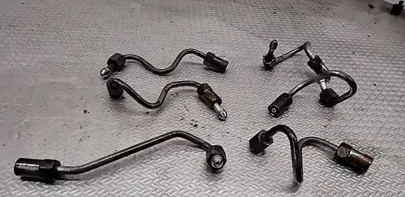 Mazda 6 Fuel injector supply line/pipe