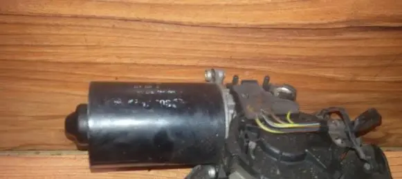 BMW 3 E36 Wiper motor nenustayta