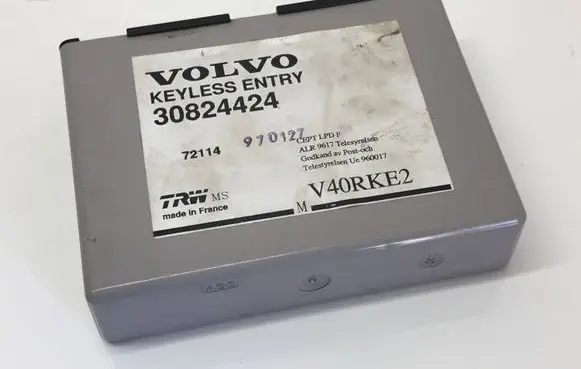 Volvo S40, V40 Door central lock control unit/module 30824424