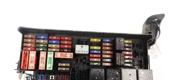 Mercedes-Benz ML W164 Fuse box set A164503072 13607554