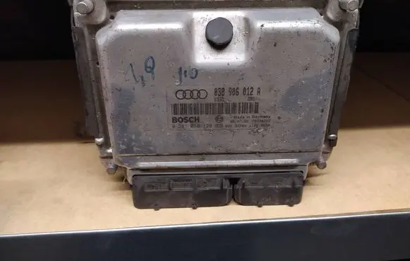 Volkswagen Golf IV Engine control unit/module 038906012A 0281010120