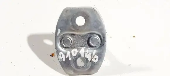 Lexus RX 300 Front door lock loop/hook striker 