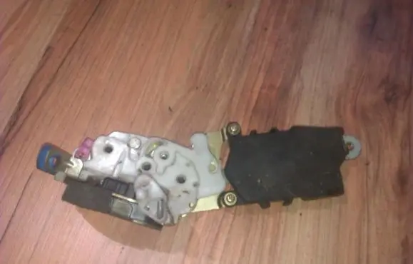 Subaru Outback Front door lock