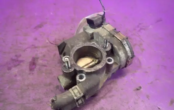 Opel Corsa C Throttle body valve 9157512