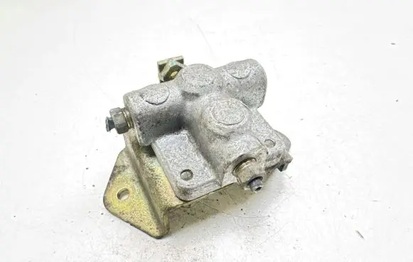 Toyota Yaris Brake power pressure regulator 