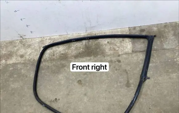 Maserati Ghibli Front door rubber seal