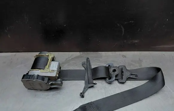 Mercedes-Benz CLK A208 C208 Front seatbelt 560491101