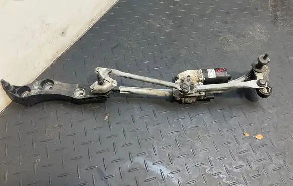 BMW 5 E60 E61 Front wiper linkage and motor 7193995 405125 4409N
