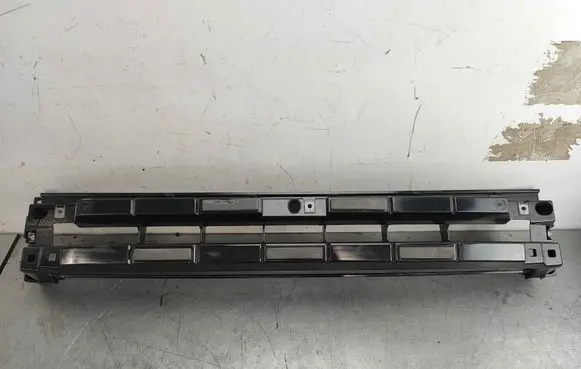 Land Rover Defender Front bumper mounting bracket LR132640