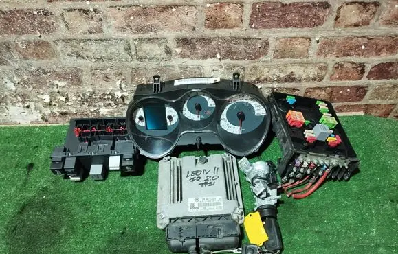 Seat Leon (1P) Engine ECU kit and lock set 1P0907115H