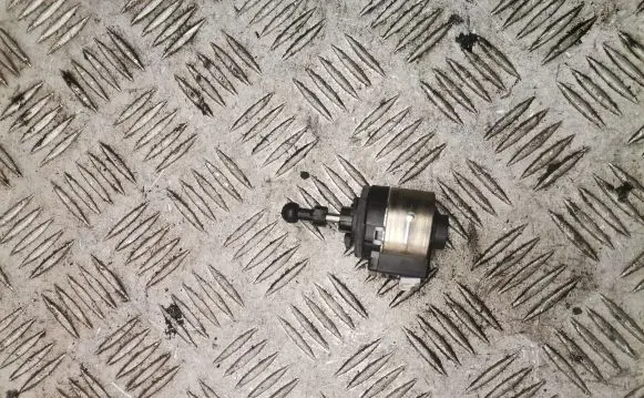 Headlight level adjustment motor