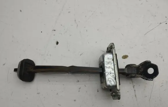 Opel Antara Rear door check strap stopper