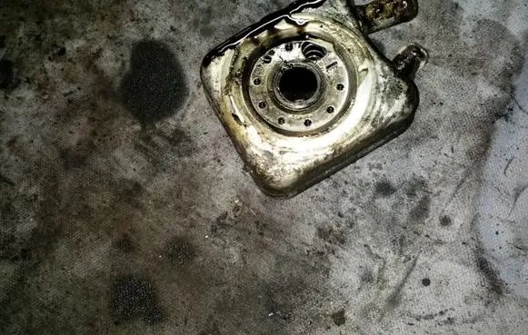 Volkswagen Golf III Oil filter mounting bracket