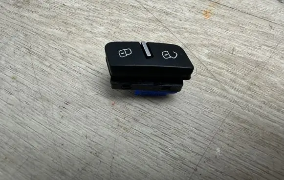Volkswagen Touareg II Central locking switch button 7P6962125A 357006S