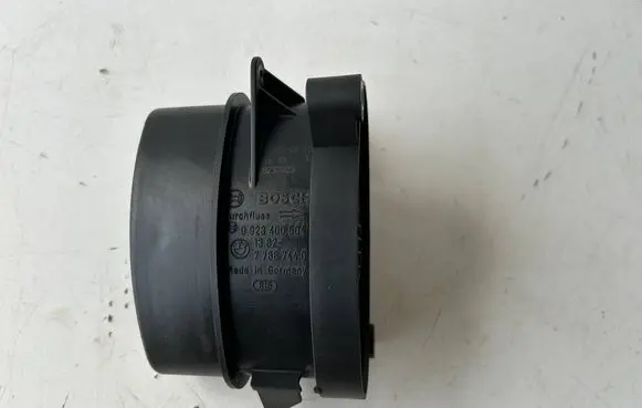 BMW 5 E60 E61 Mass air flow meter 77887440