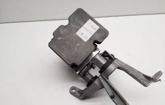 Mercedes-Benz E C207 W207 ABS Pump A2124310148