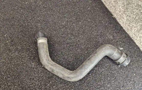 Mercedes-Benz GLC X253 C253 Engine coolant pipe/hose A2135015782