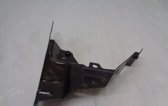 Citroen C4 Cactus Fender mounting bracket 9804742580