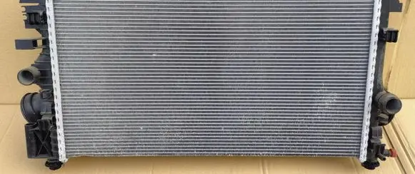 Opel Insignia A Coolant radiator 1300290